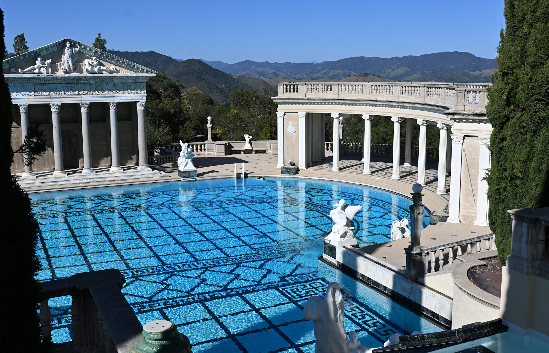 Neptun Pool William Hearst Castel
