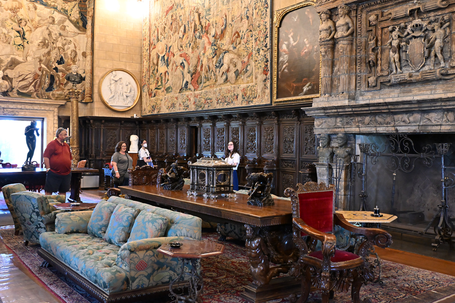 Unterschiedliche Möbel im William Hearst Castel