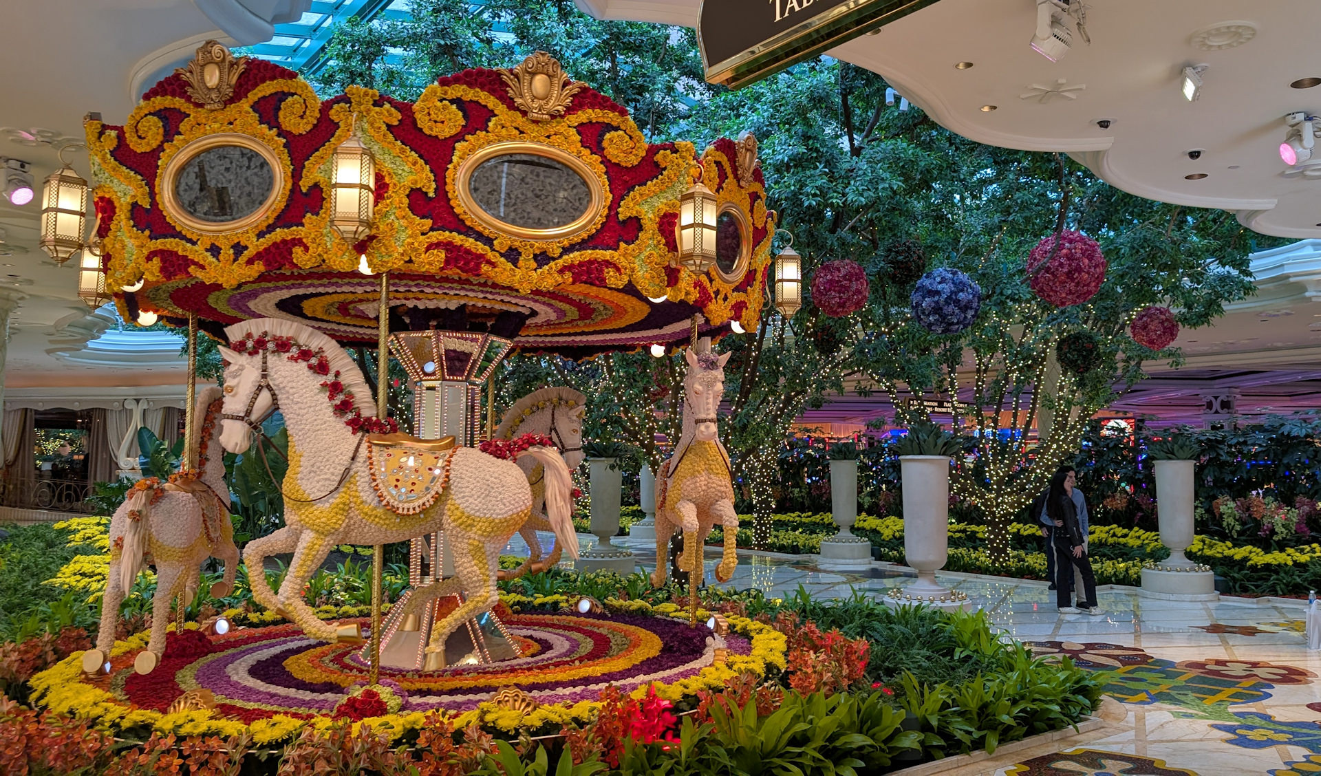 Buntes Deko Karussell in Las Vegas auf dem man nicht fahren kann