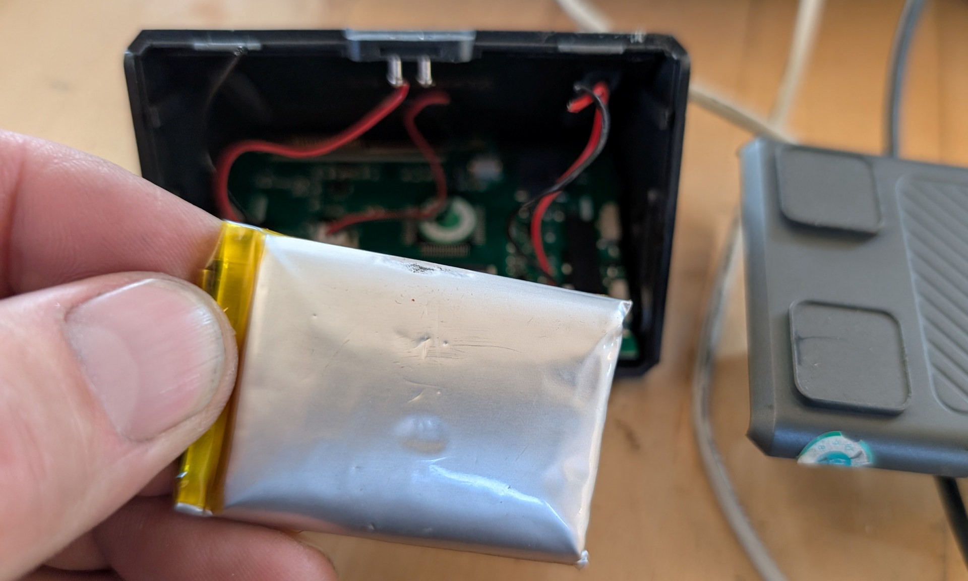 Aufgeblähter defekter Lithium Akku