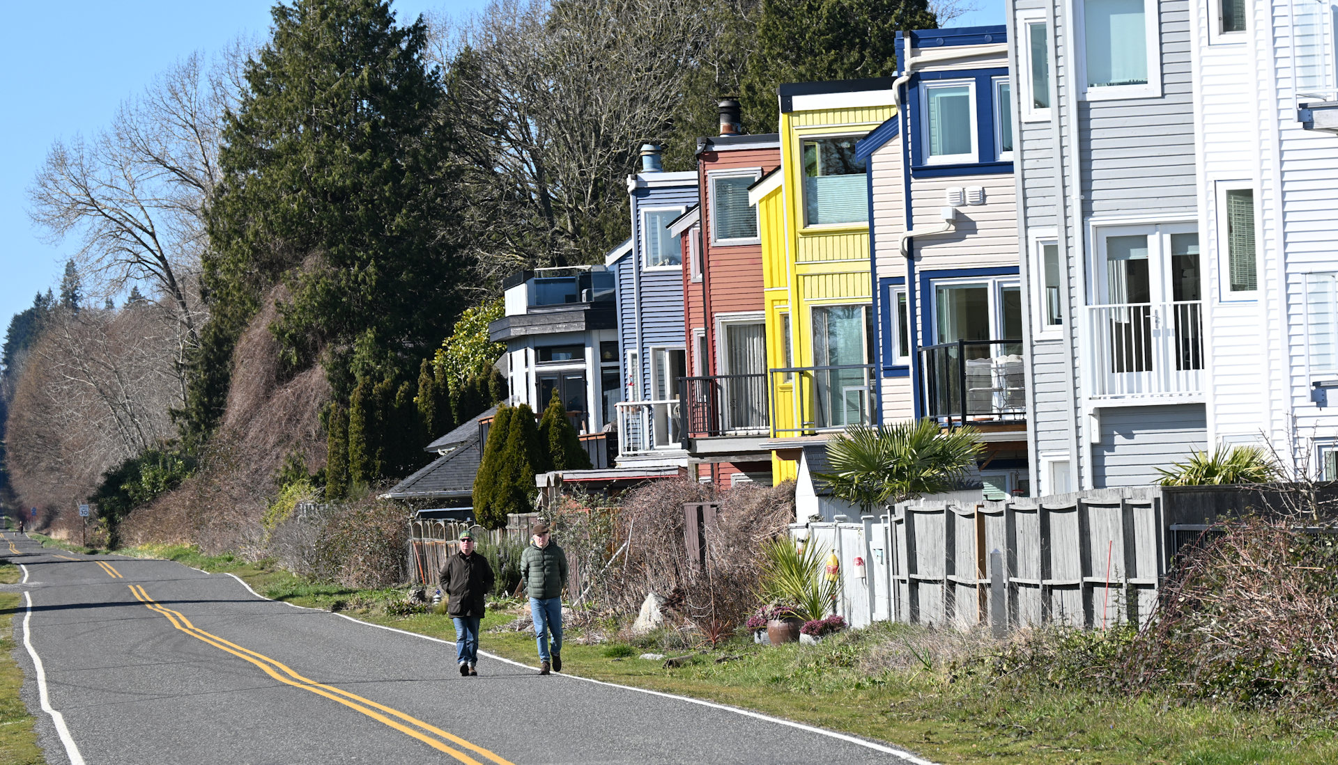 Bunter Häuser an der Grenze zwischen Point Roberts USA und Kanada
