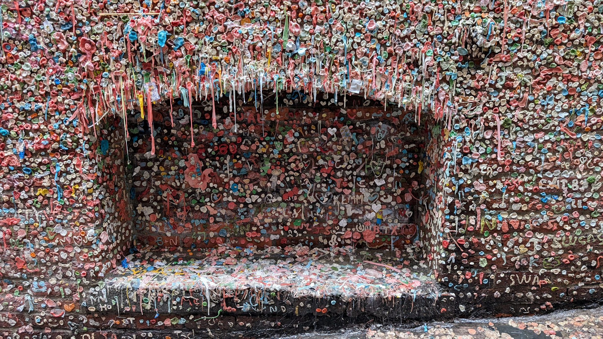Gum Wall Seattle mit unzähligen Kaugummis