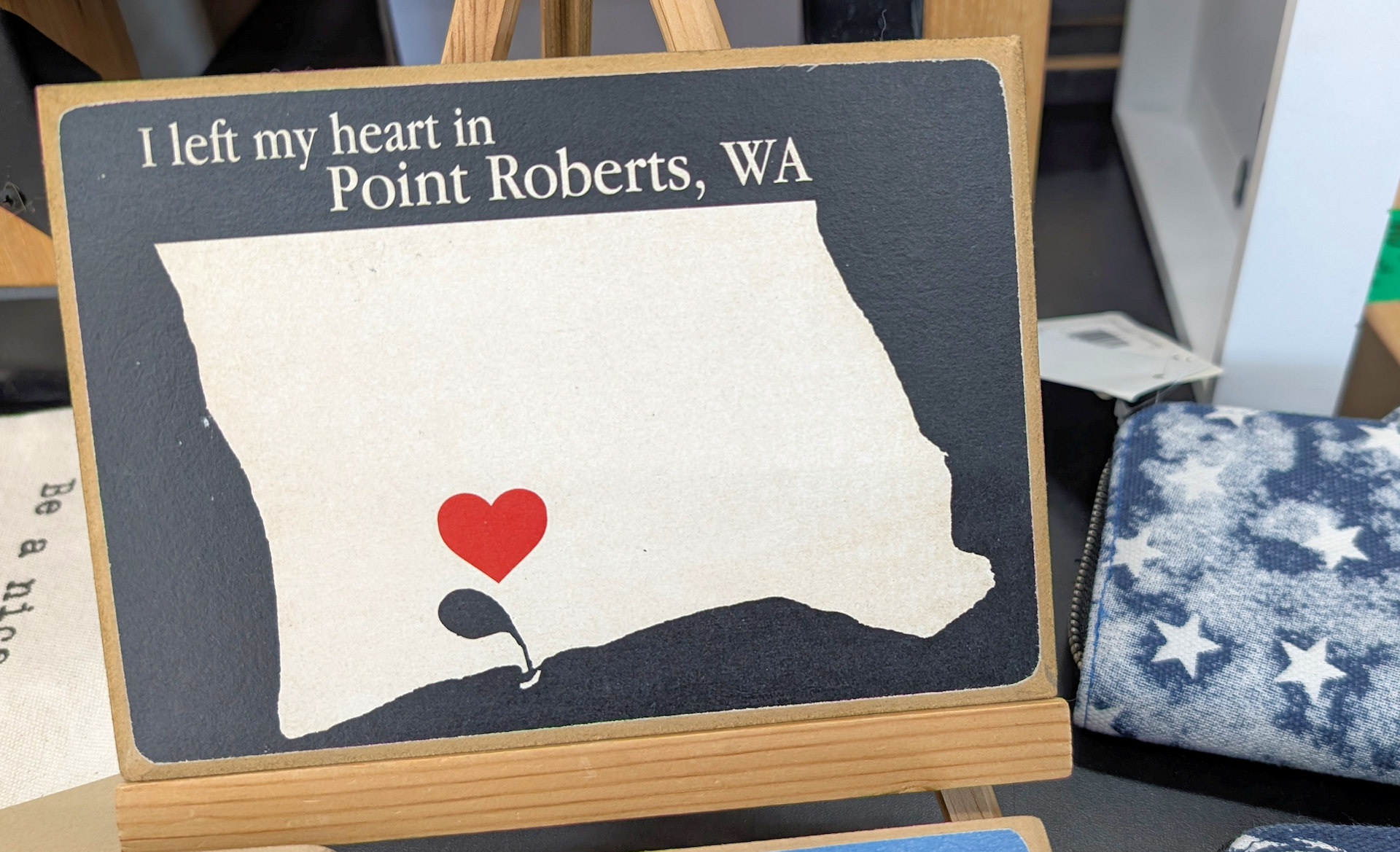 Souvenir aus Point Roberts was die Umrisse der USA Exklave wieder gibt und ein rotes Herz zeigt