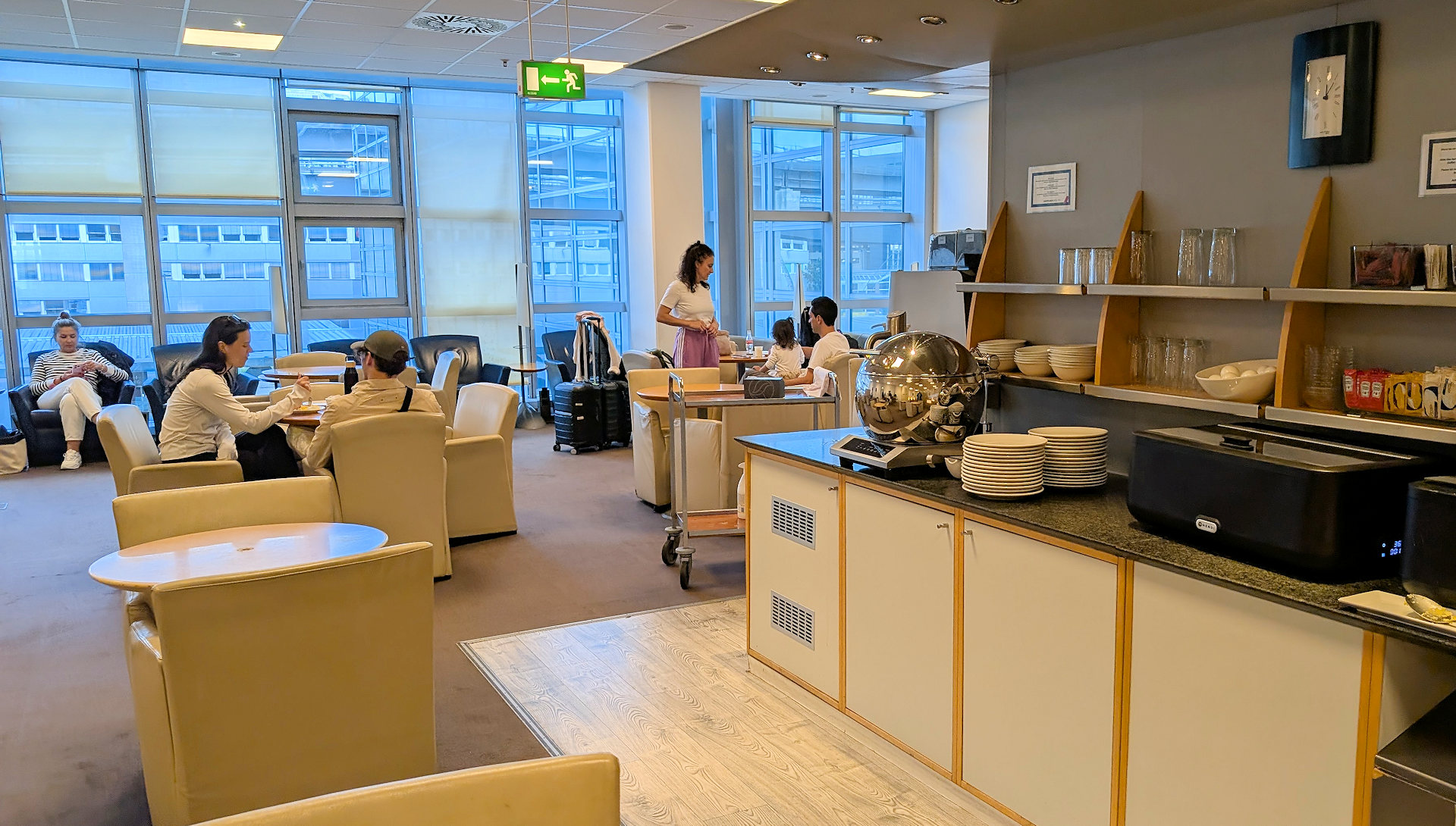 Innenbereich der Air France KLM Lounge im Terminal 2 vom Frankfurter Flughafen 