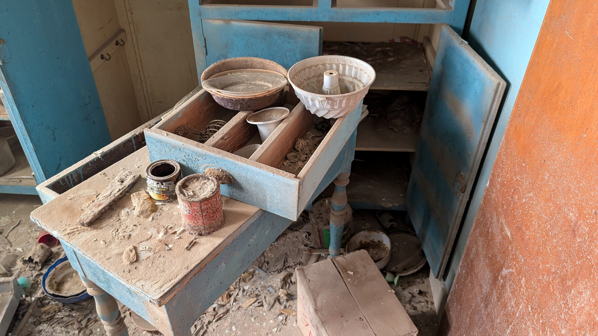 Verstaubtre Küchen Utensilien