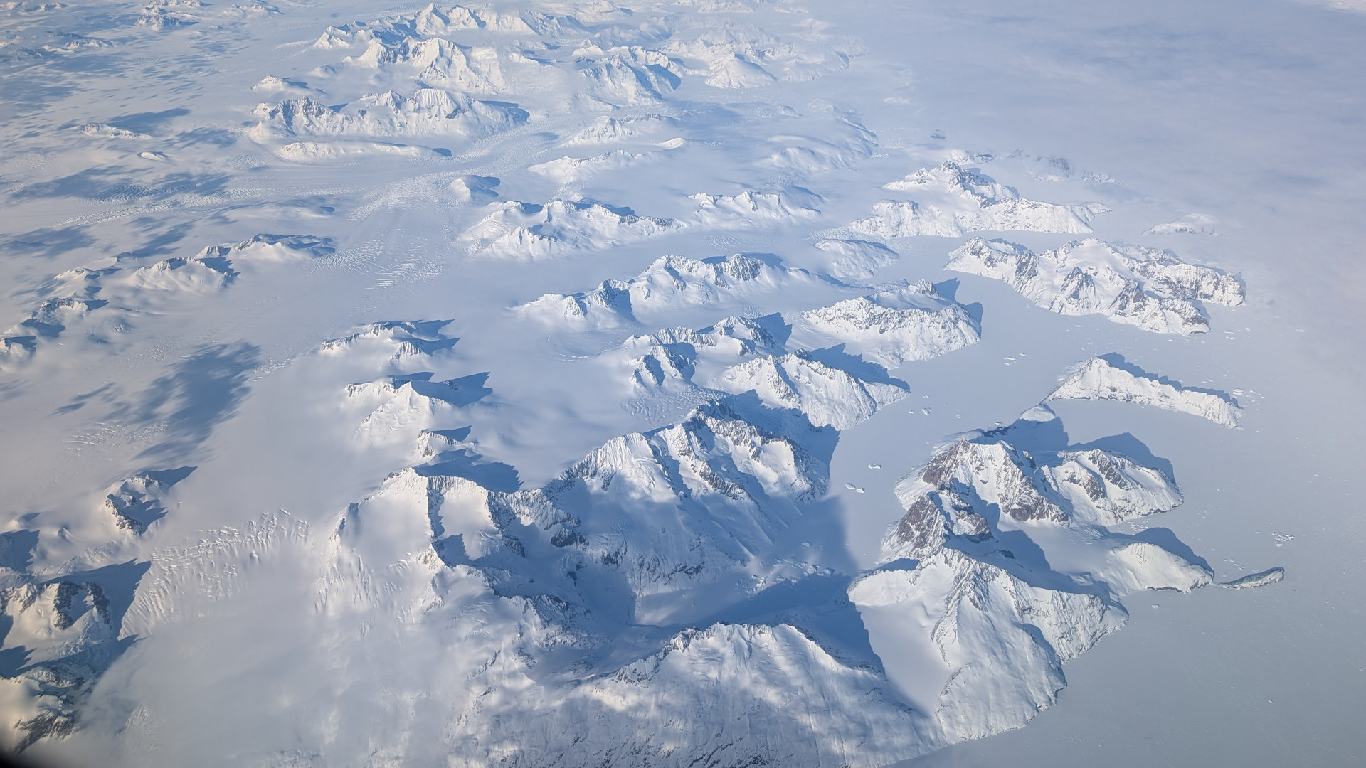Eislandschaft Grönland vom Flugzeug aus gesehen 