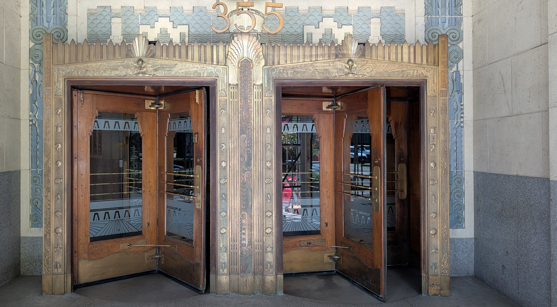 Drehtüren vom Marine Building Vancouver 