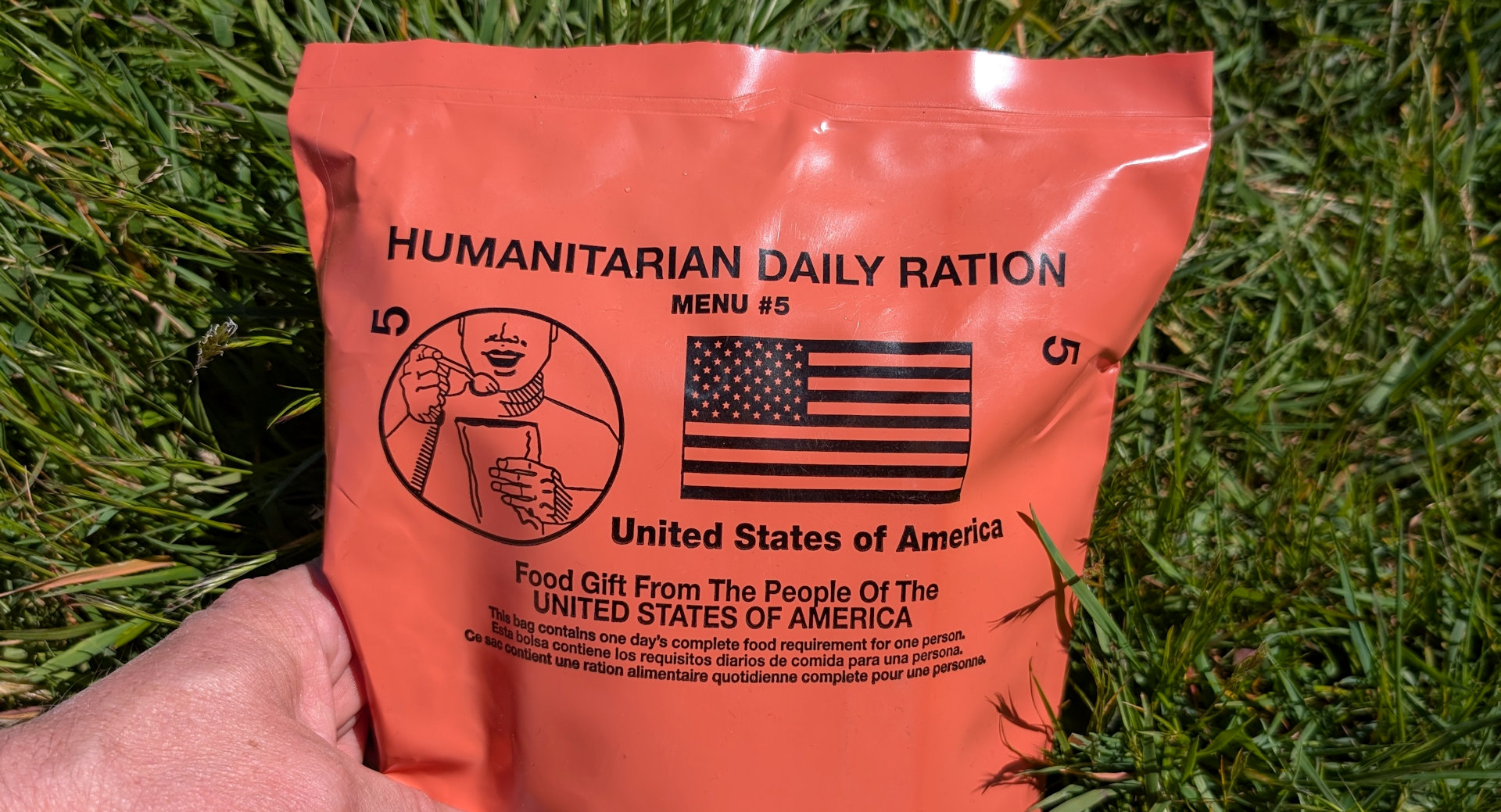 Lachsfarbene Humanitarian Daily Ration aus den USA 