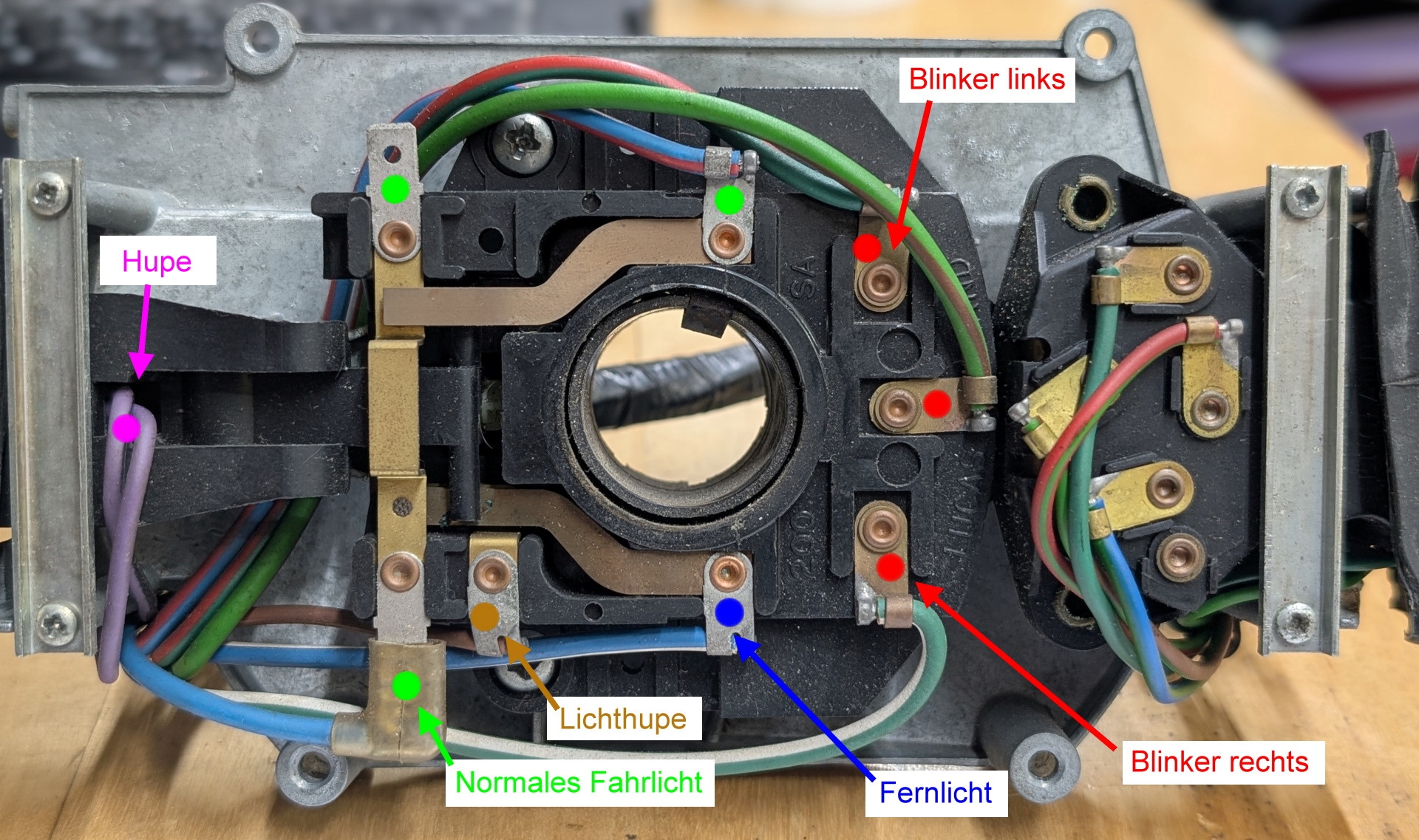 Schalter im DAF T244 für Licht, Fernlicht, Hupe, Lichthupe und Blinker mit Beschriftung