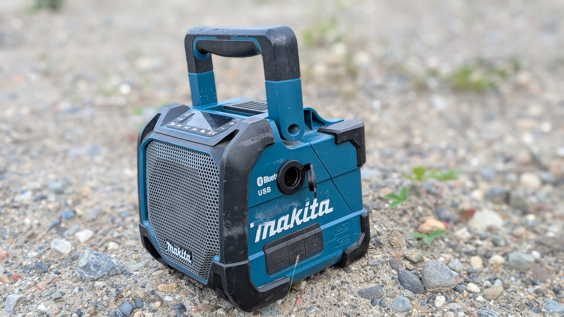 Makita DMR202 Bluetooth Box mit nachgerüsteter 12/24 Volt Buchse.