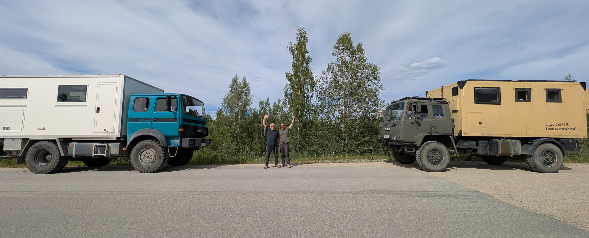 Iveco und DAF T244 Overlander Fahrzeuge parken Face to Face 