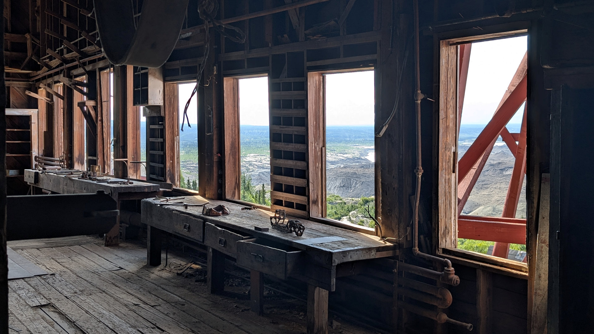 Werkstatt der Kennicott Mine mit Aussicht durch Fenster
