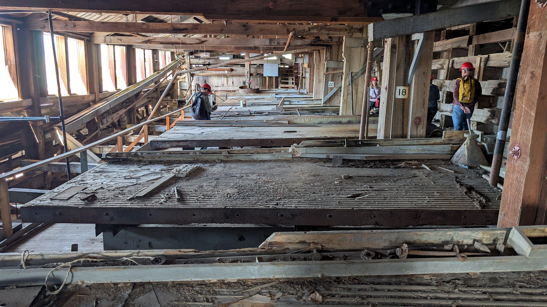 Rüttelplatten in der Kennicott Mine zum Sortieren von Gestein und Erz