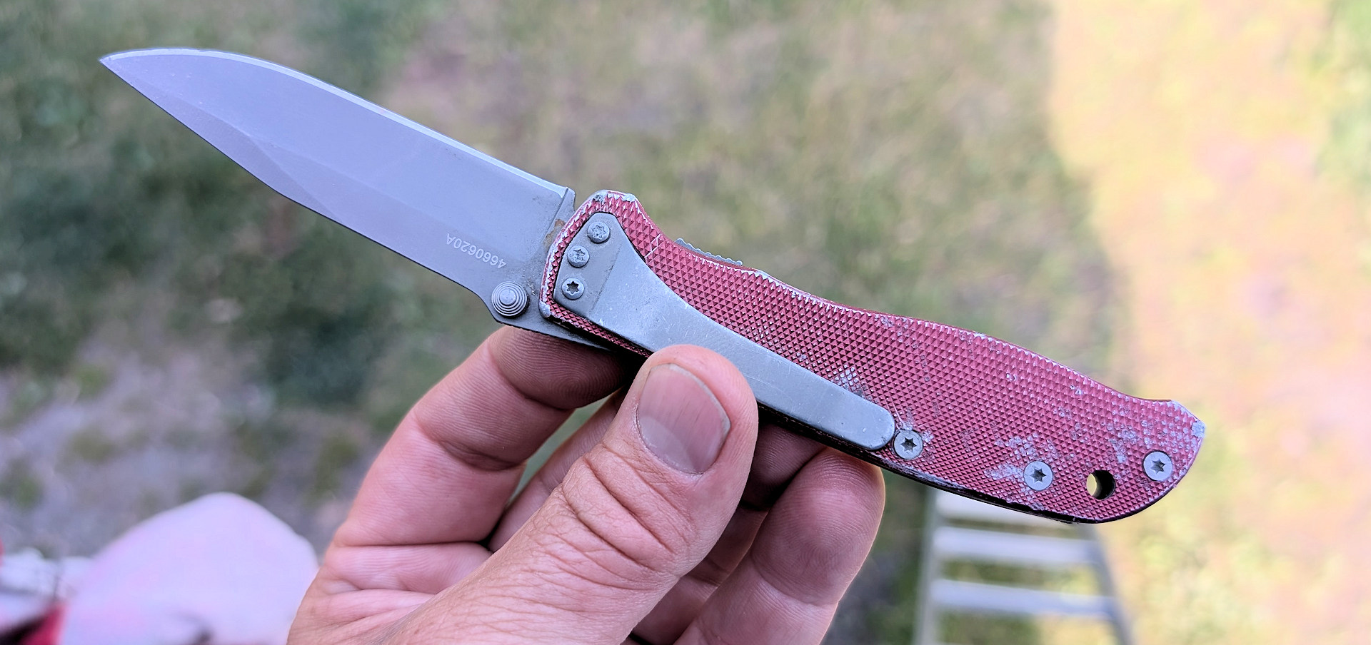 Klappmesser mit rotem Griff