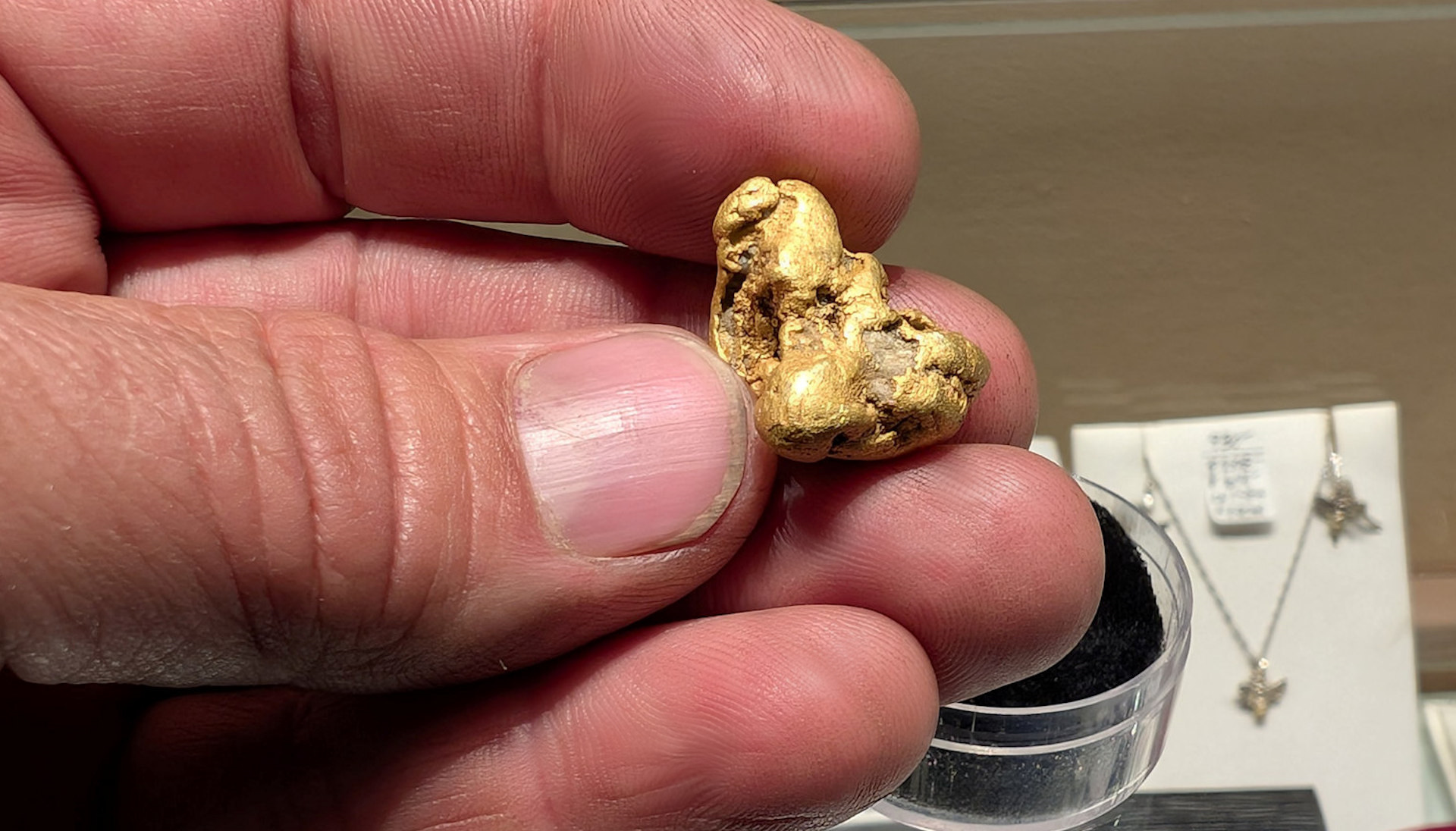 Goldnugget im Wert von ca 5000€