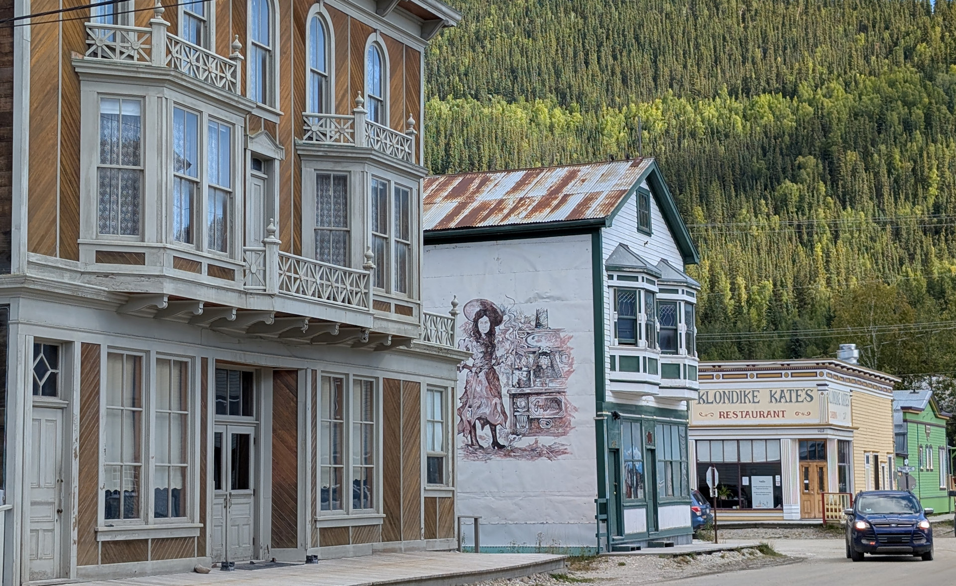 Historische Holz Häuser Fassaden in Dawson City Yukon