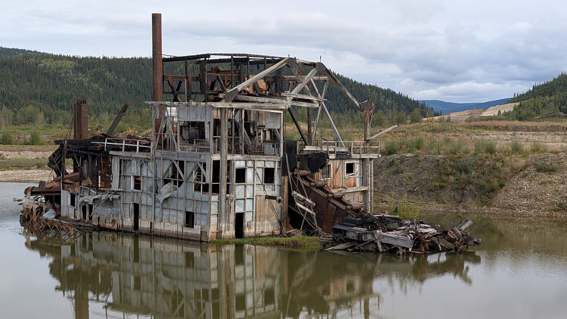 Verfallene Gold Dredge in der Nähe von Dawson City 