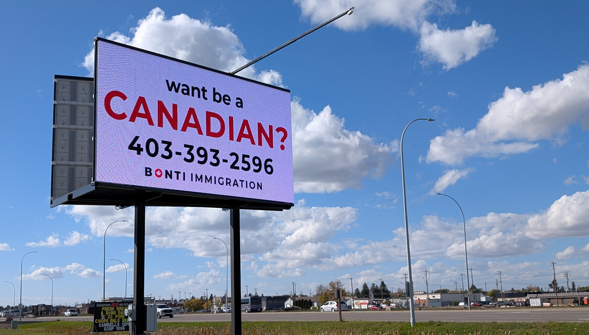 Grosse Werbetafel in Taber mit Werbung für Immigration in Kanada