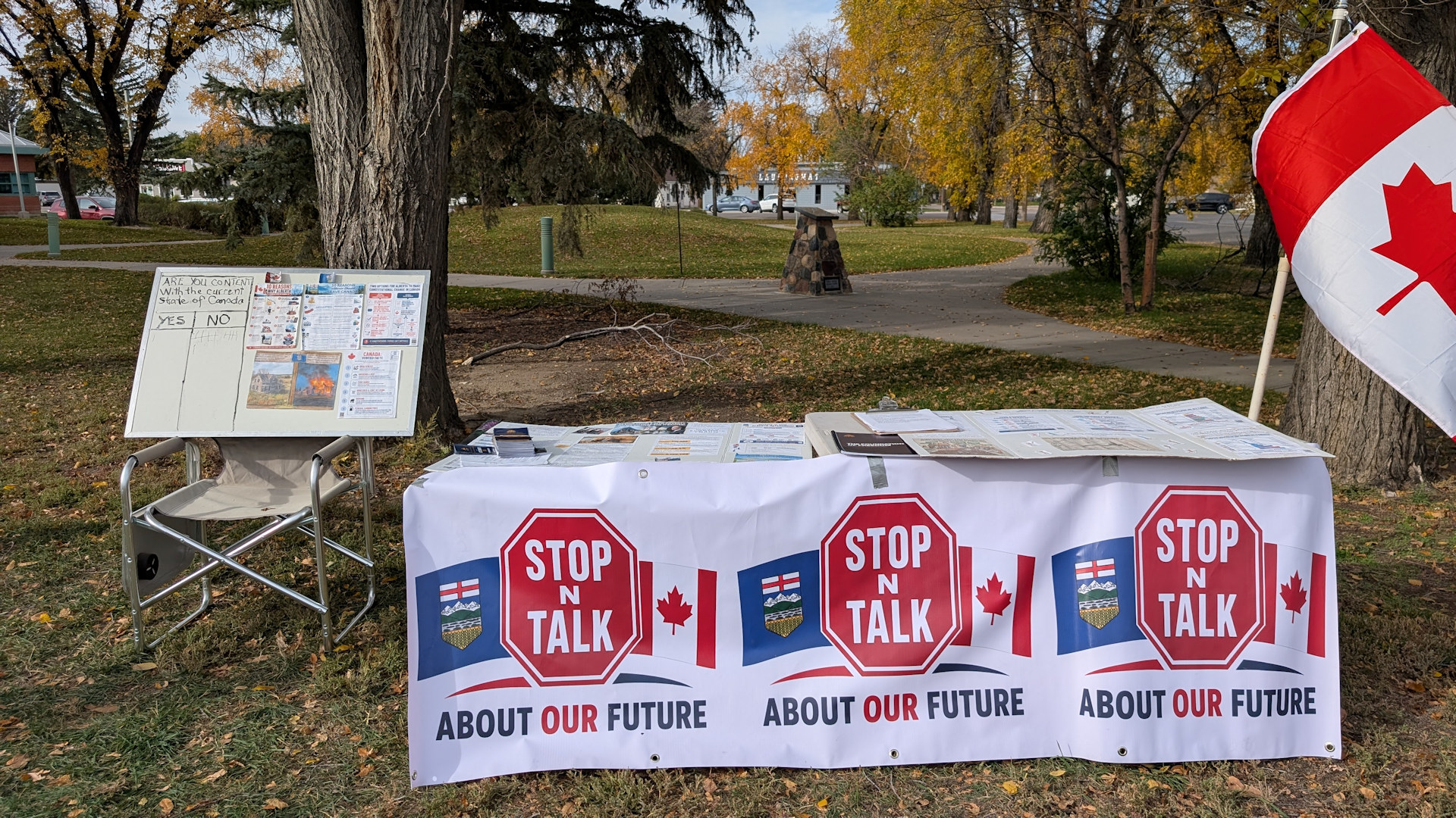 Werbestand einer Organisation in Alberta die versucht die Nation zu spalten