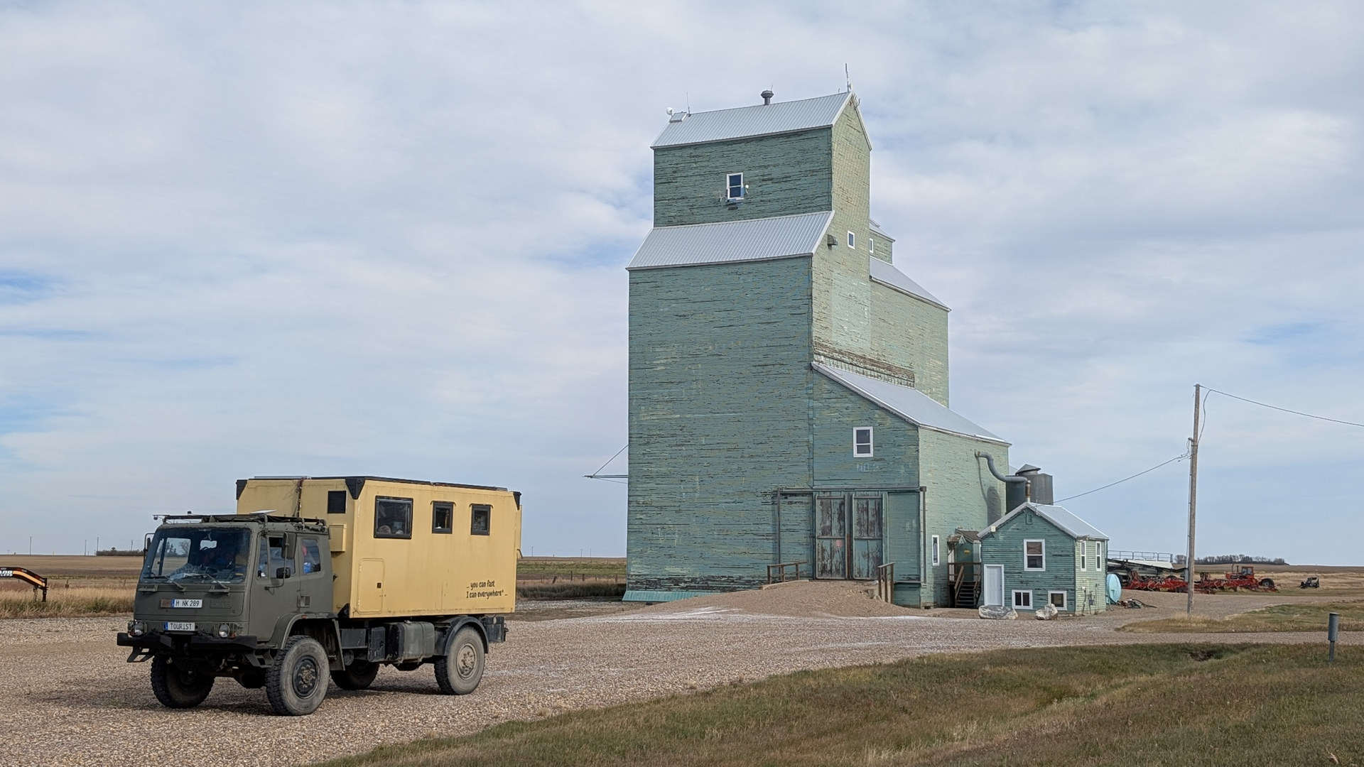 Hellolivfarbener Grain Elevator 